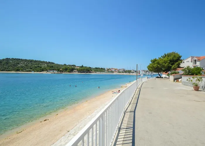 Anna-6 By Interhome Jezera